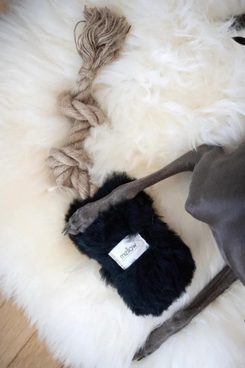 Mellow Pet Store Jouet à tirer pour chien en peau de mouton naturelle - Noir — photo 2